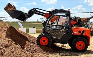 noticias maquinaria AUSA demuestra la versatilidad del T164H en Demoagro 2025