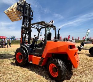 noticias maquinaria Ausa presenta la nueva carretilla C251H al mundo agro