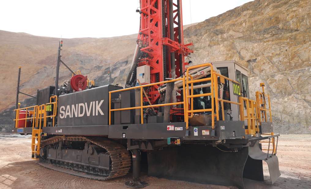 noticias maquinaria Barrick se asocia con Sandvik para renovar la flota de superficie