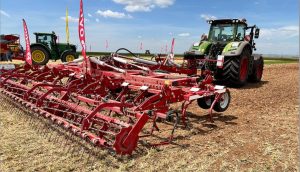 noticias maquinaria El XLander de Ovlac sobre el suelo de Demoagro 2025