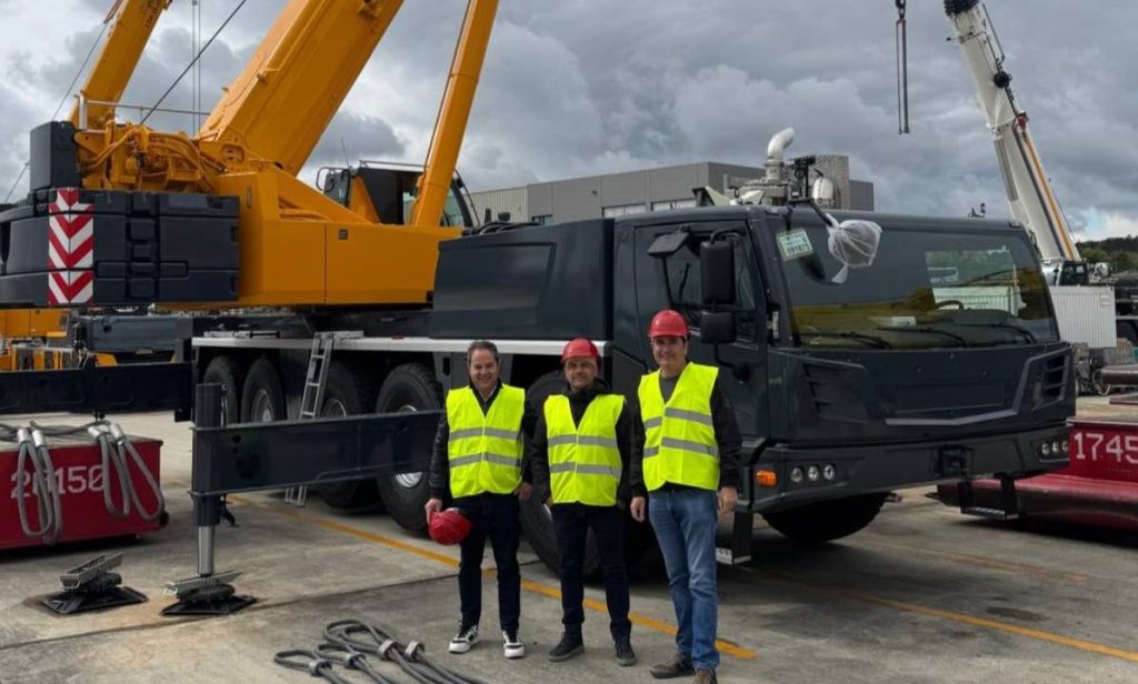 noticias maquinaria La Hita refuerza su flota con grúa Liebherr de 110 toneladas