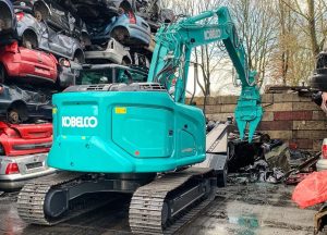 noticias maquinaria La excavadora Kobelco SK140SRD-7 desmantelamiento vehículos