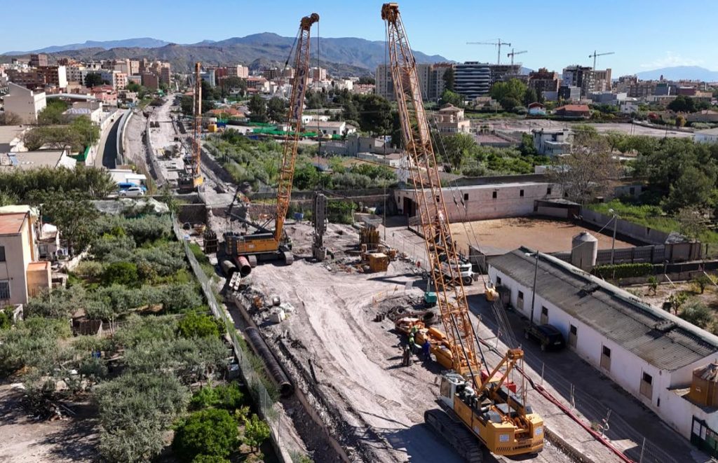 noticias maquinaria Liebherr impulsa el soterramiento del AVE en Lorca