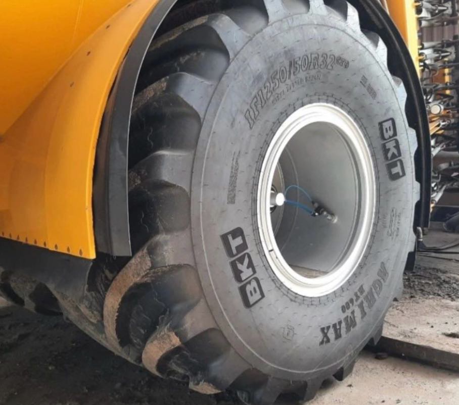 noticIas maquinaria Eficiencia y cuidado del suelo con el neumático BKT AGRIMAX RT 600