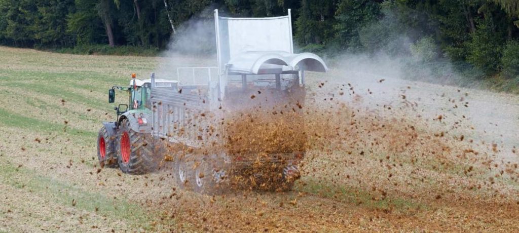 noticIas maquinaria El esparcidor de estiércol ADS 120 de Fliegl en pruebas DLG