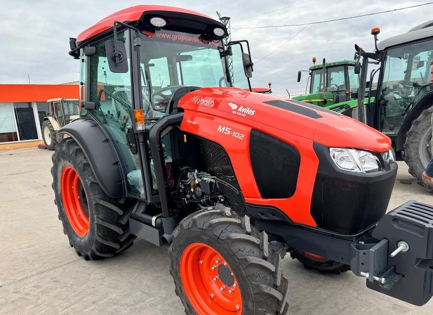 noticIas maquinaria Grupo Avilés entrega un tractor Kubota M5-102 en TOLEDO