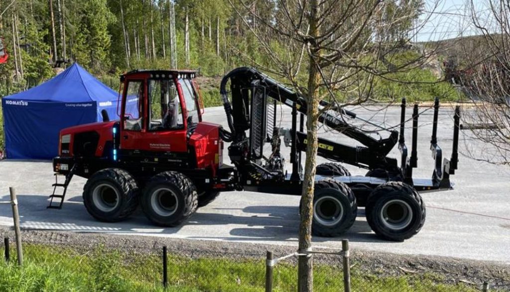 noticIas maquinaria Komatsu Forest presenta su prototipo autocargador híbrido-eléctrico (HEV)