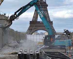 noticIas maquinaria La Kobelco SK300 en la demolición del Grand Palais Éphémère en París