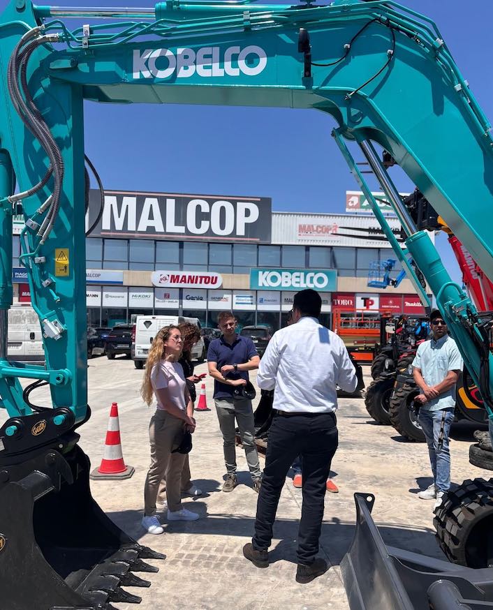 noticIas maquinaria MALCOP refuerza su formación técnica junto a Kobelco