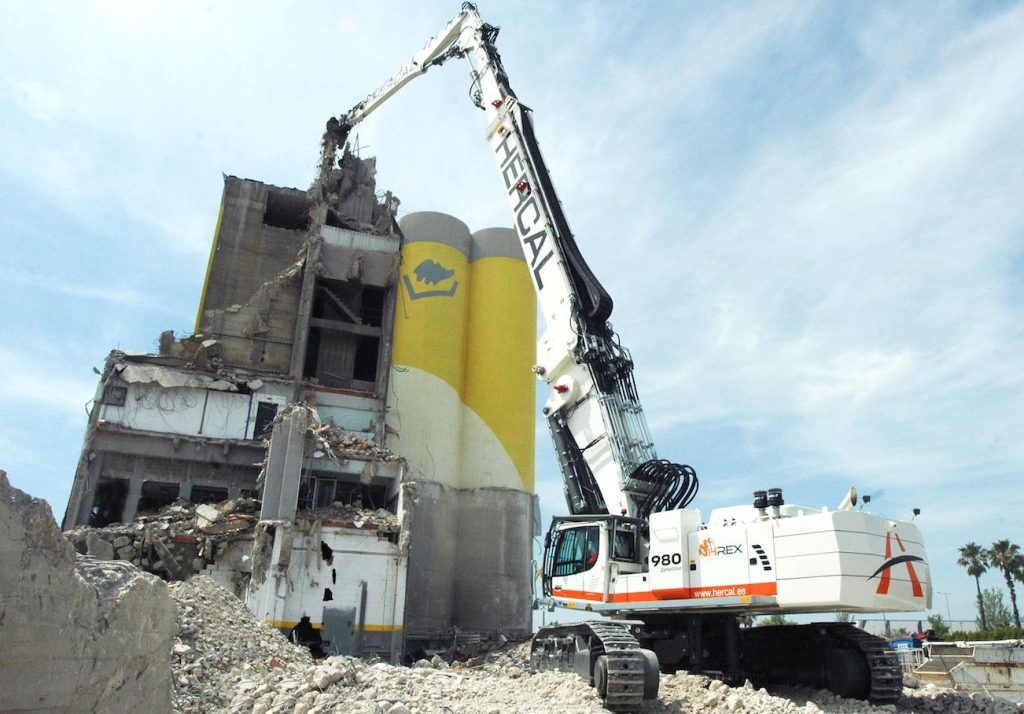 noticias maquinaria Hercal aquiere la excavadora Liebherr R 980 Demolition
