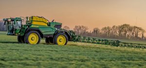 noticias maquinaria John Deere lanza el nuevo pulverizador autopropulsado 500R