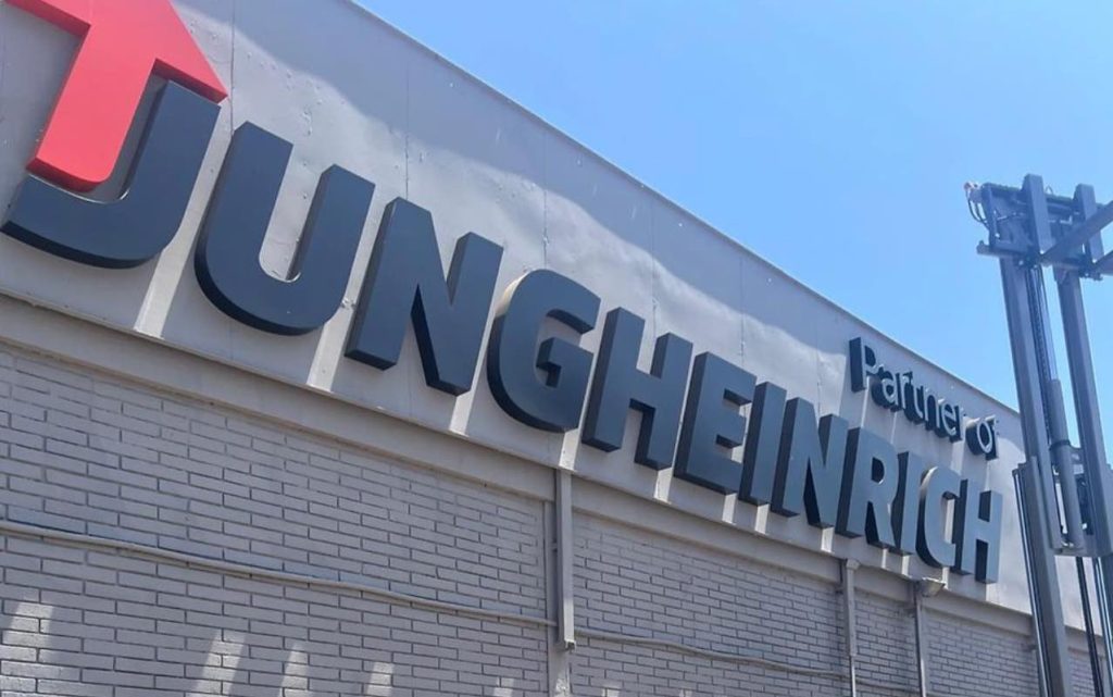 noticias maquinaria Jungheinrich España acompaña a Eleva BCN ensu nueva sede