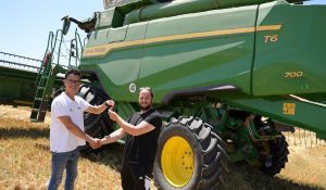 noticIas maquinaria Agrícola Castellana entrega cosechadora John Deere T6 700 Hillmaster