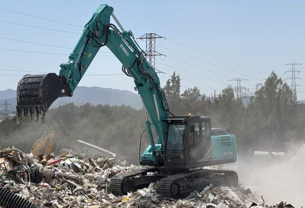 noticIas maquinaria Aldimak entrega una nueva Kobelco SK210LC-11E