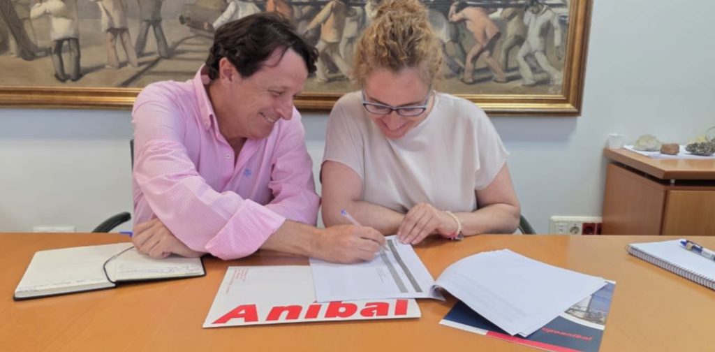 noticIas maquinaria Construcciones y Excavaciones Aníbal es pionera en la acreditación profesional