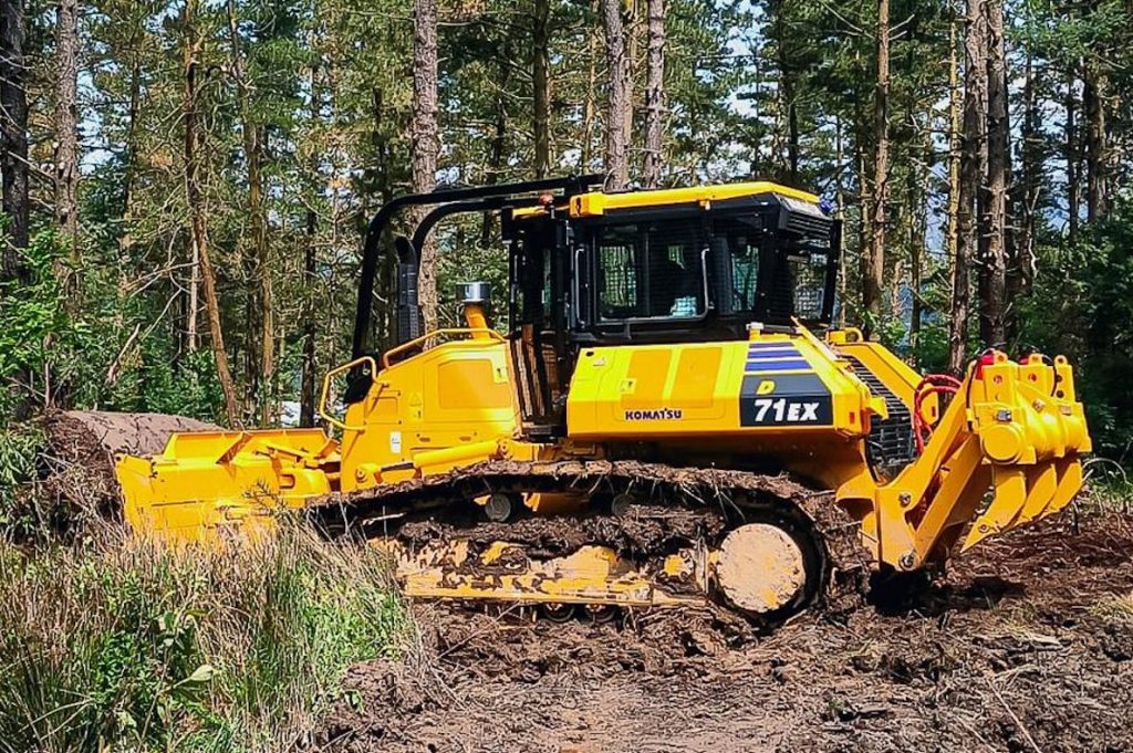 noticIas maquinaria El bulldozer de Komatsu D71EX-24 en los montes de Bizkaia