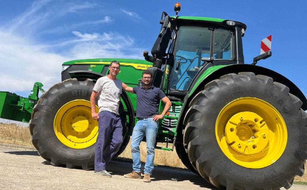 noticias maquinaria Agrícola Castellana entrega un tractor John Deere 6M 230
