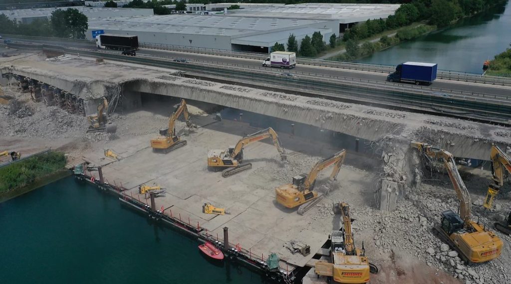 noticias maquinaria Beissner con los rompedores hidráulicos HB 4100 de Epiroc