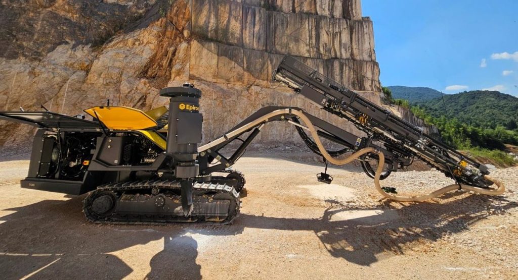noticias maquinaria Epiroc entrega el segundo SmartROC T30R a NITREX Explosives Engineering