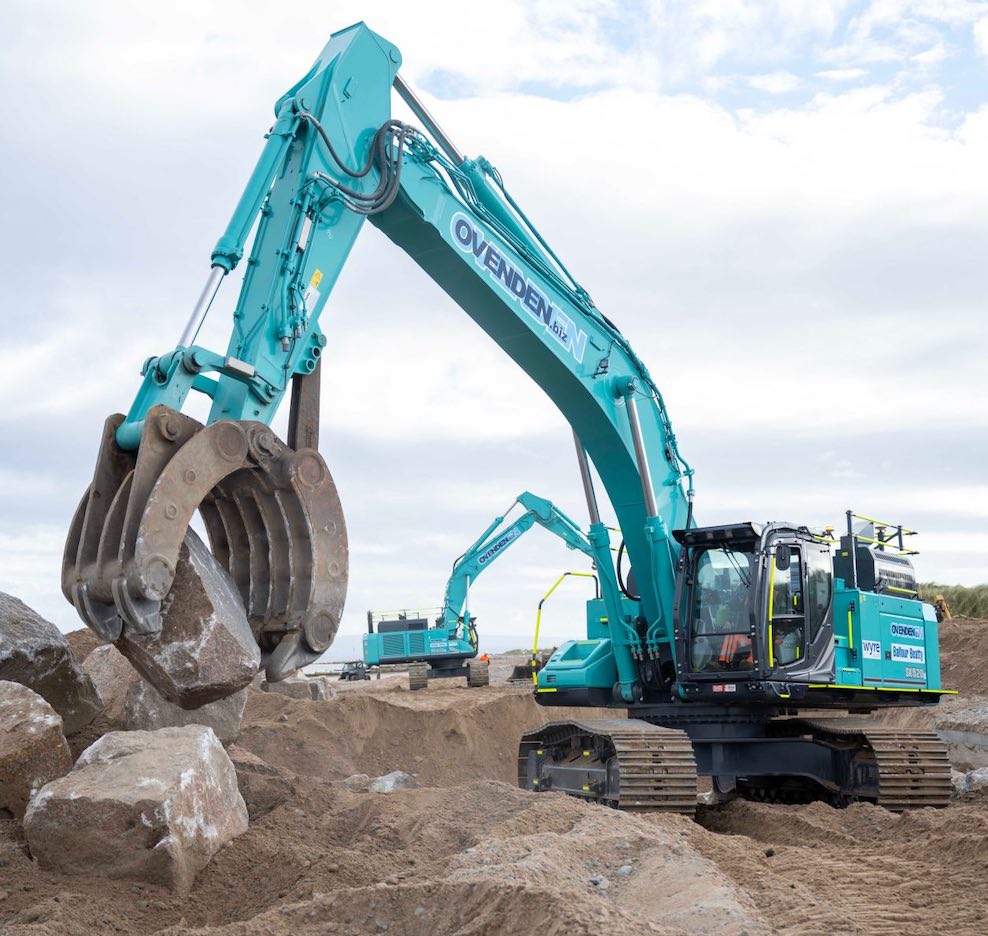 noticias maquinaria La escavadora Kobelco SK520LC al servicio de la protección costera en Wyre