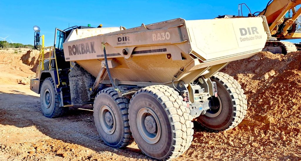 noticias maquinaria Rokbak y DIR ganan la confianza de clientes españoles