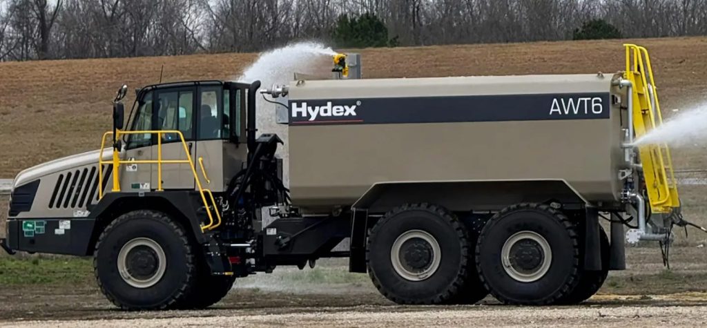 noticias maquinaria Rokbak y Hydex lanzan camiones cisterna todoterreno