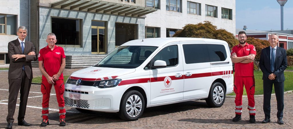 noticias maquinaria SDF dona un vehículo a la Cruz Roja Italiana de Treviglio