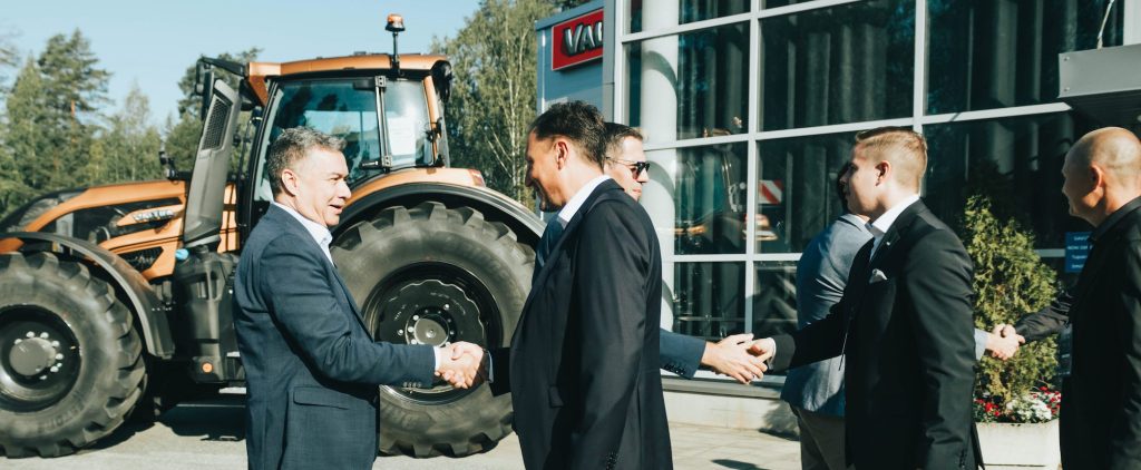 noticia smaquinaria Valtra y Ponsse organizan la cumbre de Paraguay y Finlandia 2025