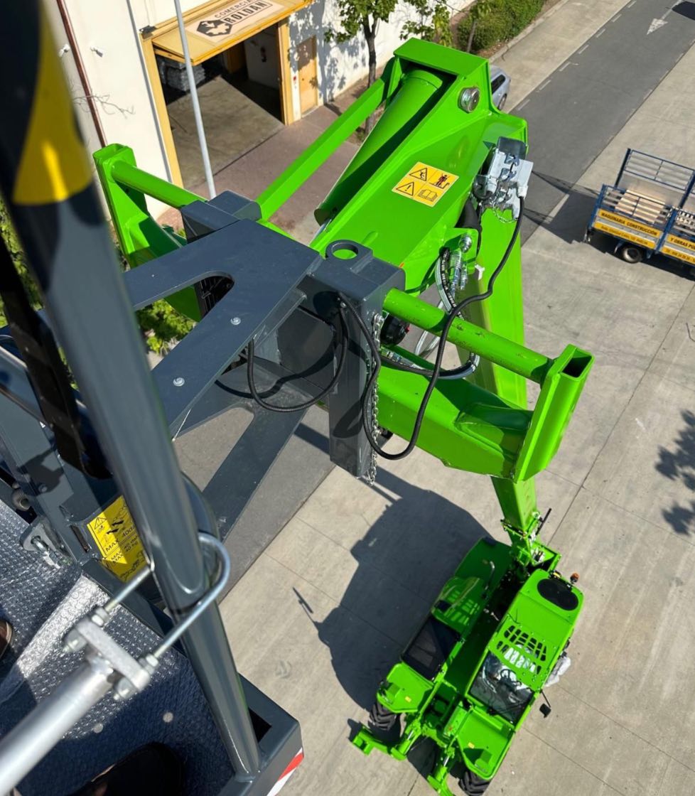 noticias maquinaria Comercial Roldán Onubense de Maquinarias S.L. ha entregado recientemente un nuevo Manipulador Telescópico Merlo P40.14.