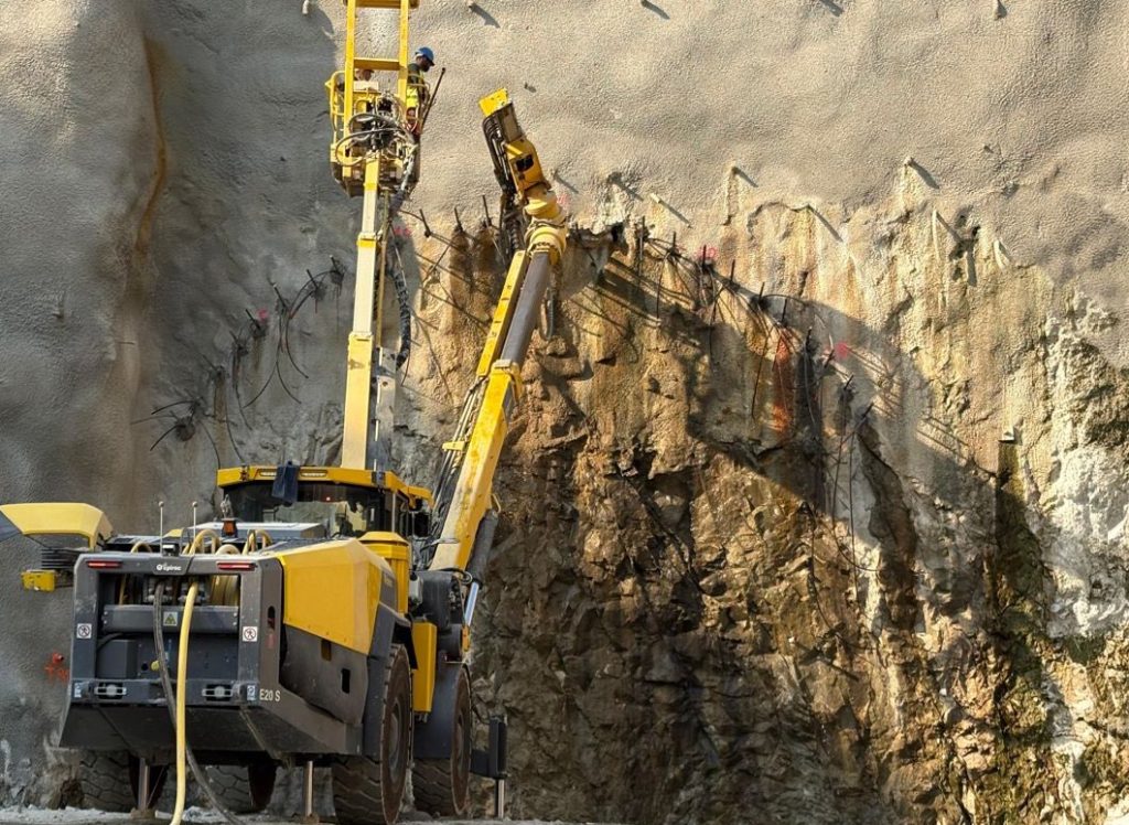 noticias maquinaria El Boomer E20 S de Epiroc en la nueva línea de metro de Oporto