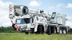 noticias maquinaria Manitowoc presenta innovación híbrida en Vertikal Days 2025