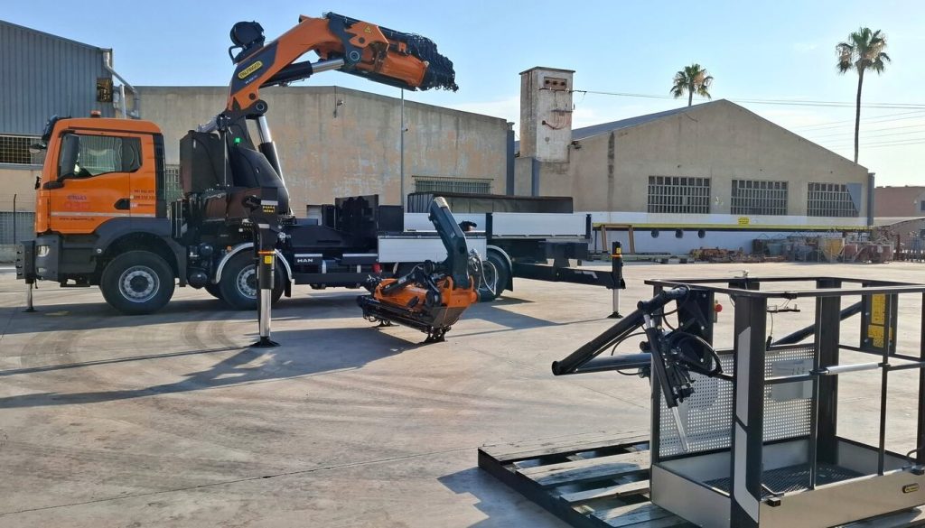 noticias maquinaria PALFINGER Ibérica entrega la primera grúa PK 1650 TEC en España