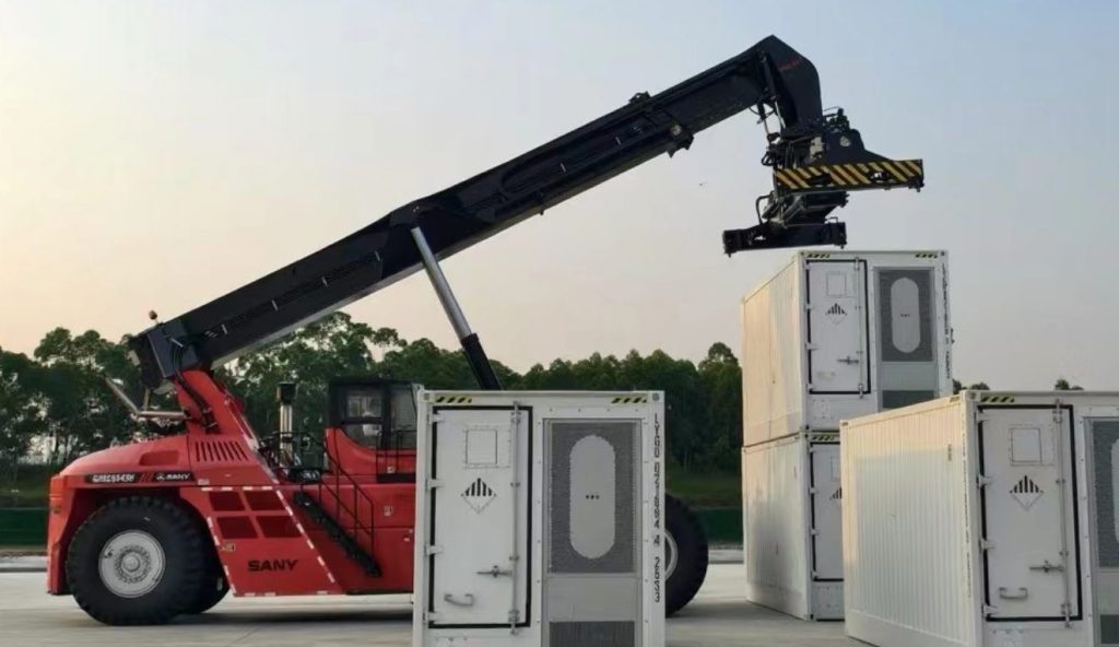 noticias maquinaria SANY presenta la carretilla reach stacker de 50 t