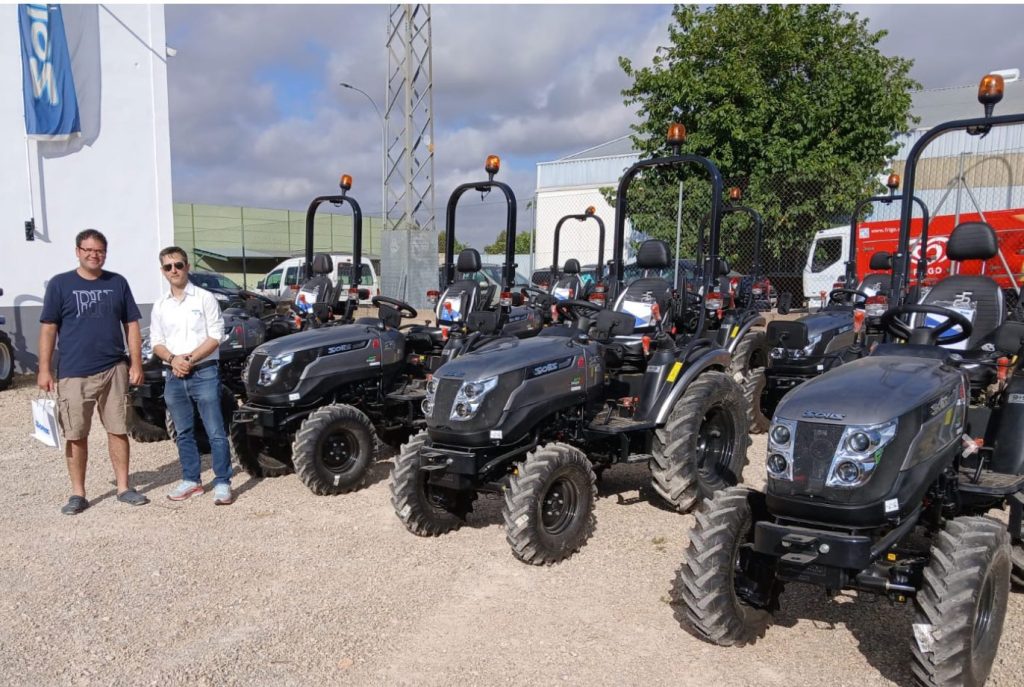 noticias maquinaria Solis Tractors visita Catron Internacional