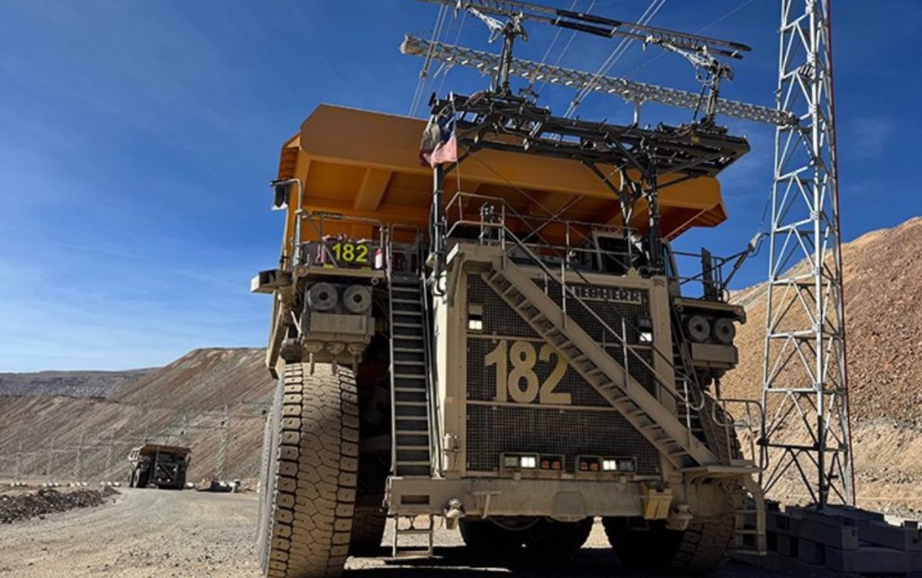 noticias maquinaria liebherr Mining entrega la primera solución completa de trolley en Chile