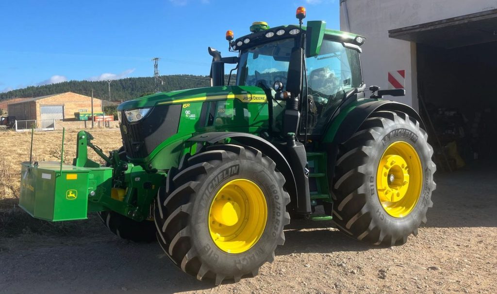 Agrícola Castellana entrega un John Deere 6R 250 en Palencia Noticias Maquinaria