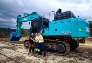 noticias maquinaria Grupo Almerisan entrega excavadora Kobelco SK520-11 en Granada