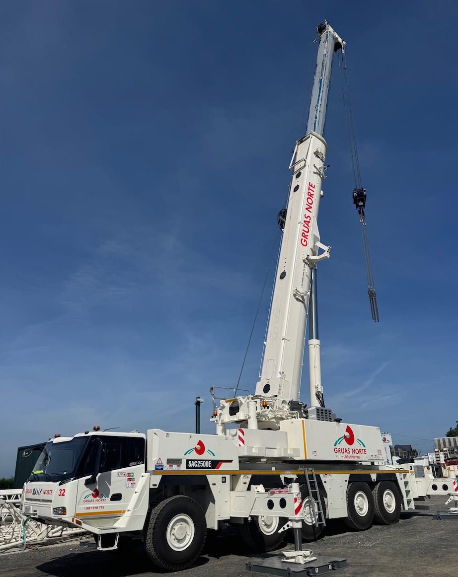 noticias maquinaria Heavy Equipment Ibérica entrega una grúa Sany SAC2500E a Grúas Norte