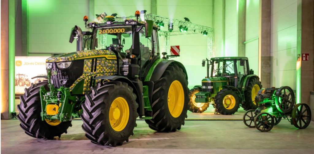 noticias maquinaria John Deere celebra la producción de sus 2 millones de tractores en Mannheim