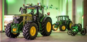noticias maquinaria John Deere celebra la producción de sus 2 millones de tractores en Mannheim