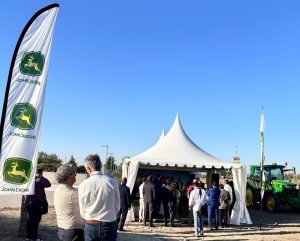 noticias maquinaria John Deere inaugura el I ‘Byte to Bite_ The Farm Changers’ en España-2