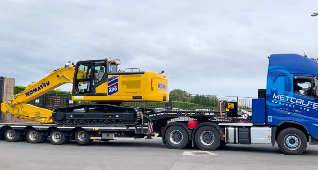 noticias maquinaria Las primeras Komatsu PC220LC_LCi-12 ya están saliendo de fábrica