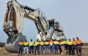 noticias maquinaria Liebherr entrega dos excavadoras R 9350 a Kascco en Zambia