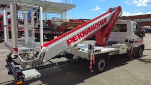 noticias maquinaria Pekkaniska lanza división de plataformas sobre camión con Multitel