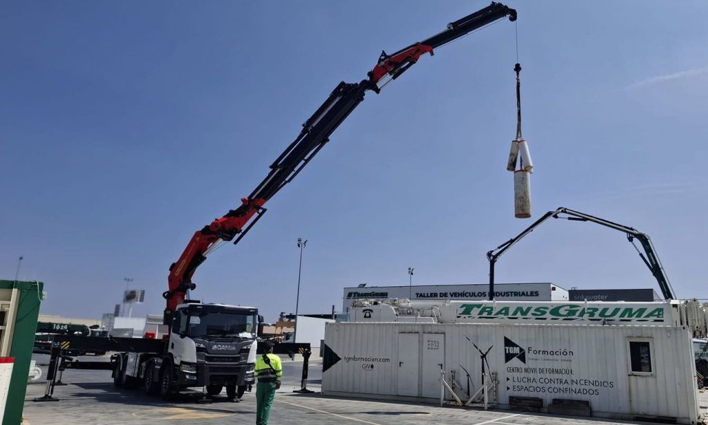 noticias maquinaria TRANSGRUMA refuerza su flota con la grúa PK 110002 SH de PALFINGER