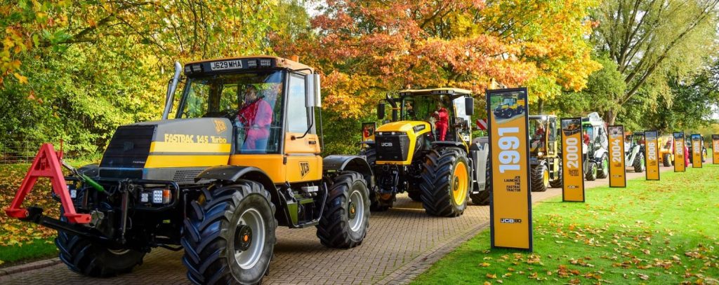 noticIas maquinaria Doble celebración de JCB y Lord Bamford en su 80 aniversario