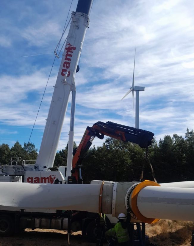 noticIas maquinaria GAM refuerza su presencia en el sector eólico con grúas Liebherr