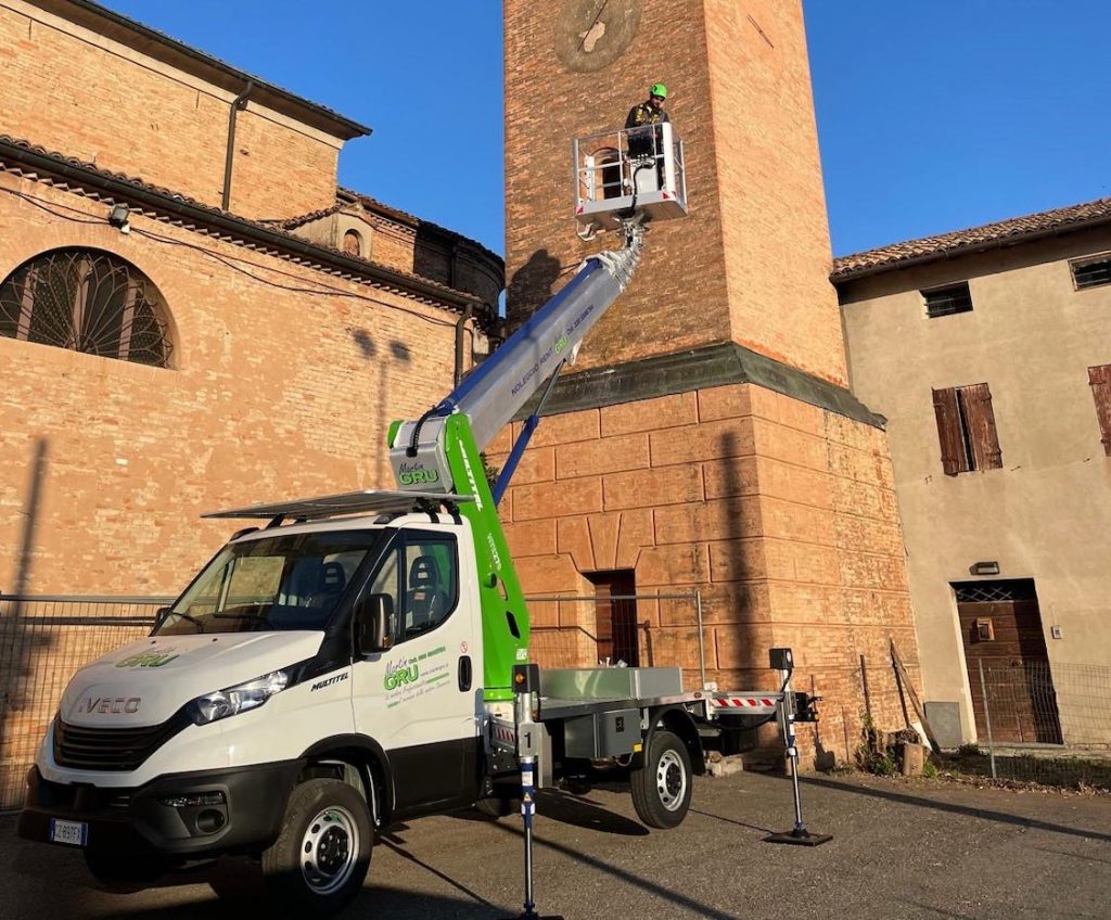 noticIas maquinaria Martin Gru Srl incorpora una plataforma Multitel MTE 270 EX