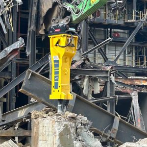 noticias maquinaria El martillo hidráulico de Epiroc en la demolición de la central eléctrica de Gelsenkirchen-Scholven