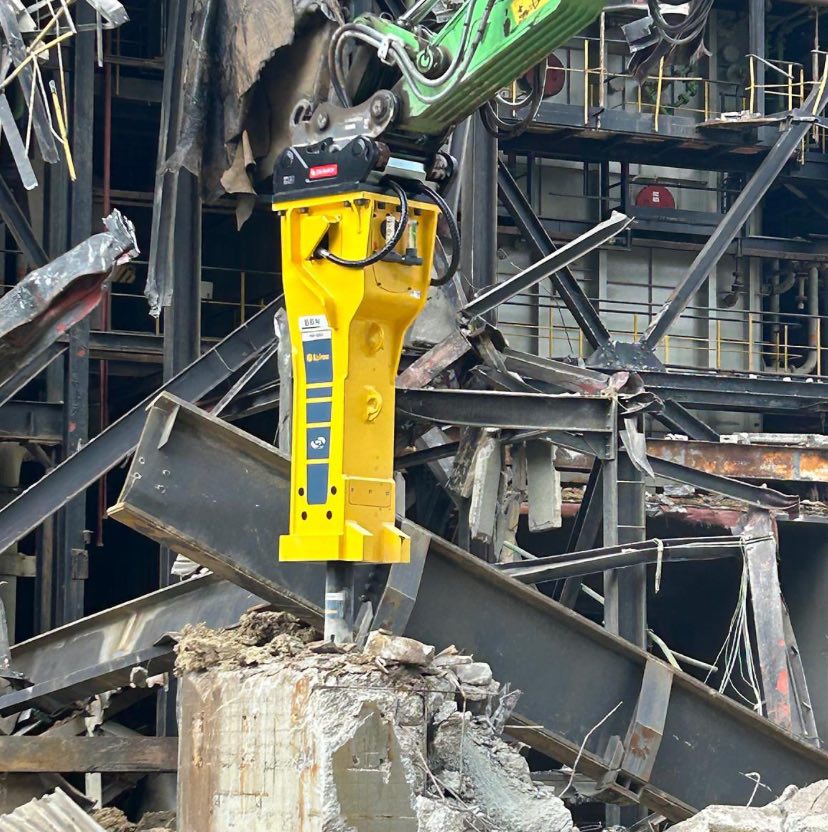noticias maquinaria El martillo hidráulico de Epiroc en la demolición de la central eléctrica de Gelsenkirchen-Scholven